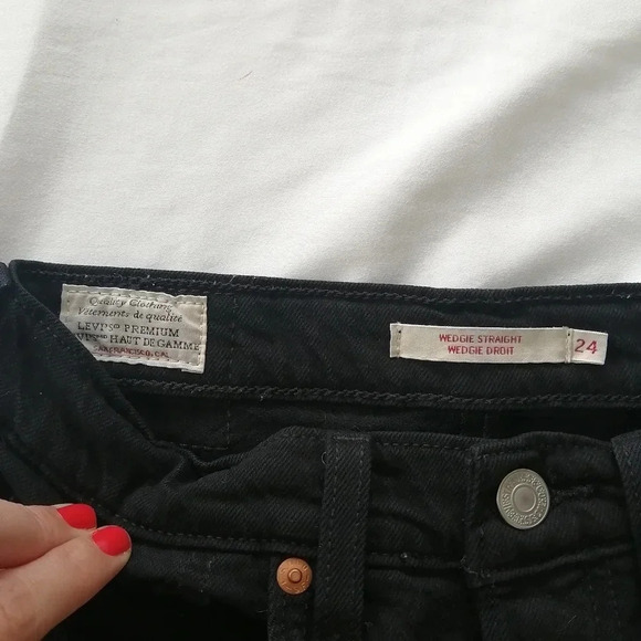 Levi's Wedgie Straight Premium Cut Off Denim Jean Shorts in Black Sprout 24 - Picture 7 of 14